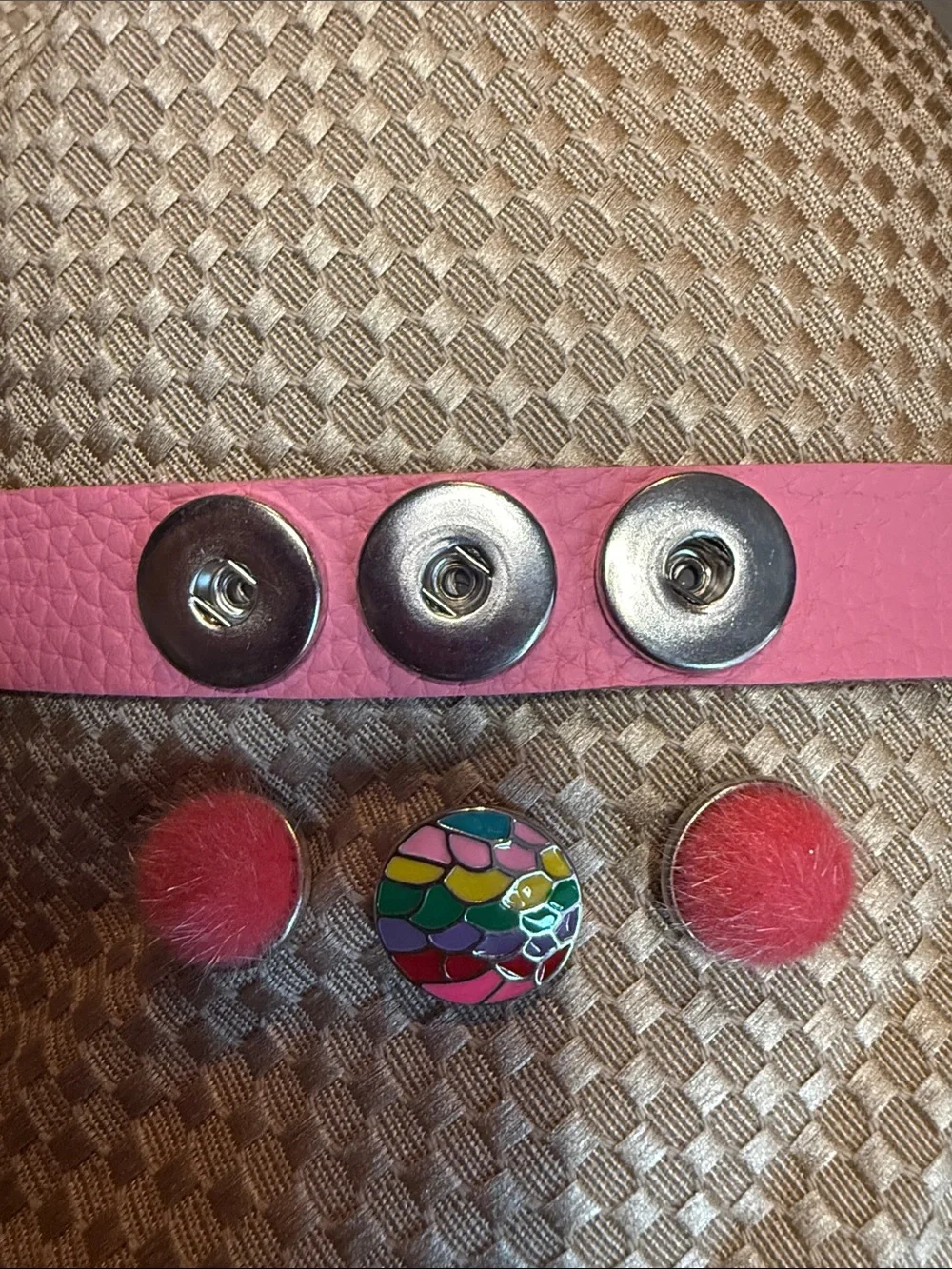 Snap Pink Leather Bracelet with Multicolor Enamel Charm and Pom Pom Snaps